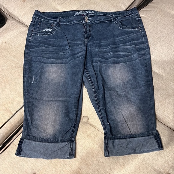 Almost Famous distressed denim capris - Picture 3 of 3
